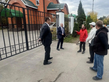 Завершено благоустройство тротуара у Церкви Троицы Живоначальной