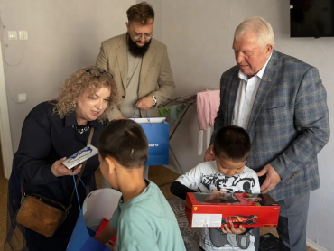 «Один народ — одна семья»: в Наро-Фоминске поздравили детей офицера из Тывы — героя СВО
