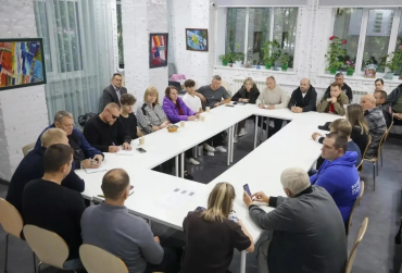 В Общественной палате представители администрации округа, общественных организаций, молодёжных и ветеранских ассоциаций обсудили реализацию проекта «Память требует заботы»