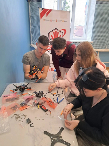  Более 100 студентов освоили базовые навыки сборки и понимание устройства БПЛА.