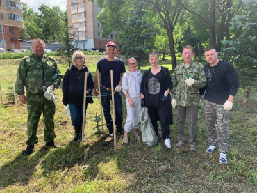 На Никольском кладбище прошёл общественный субботник