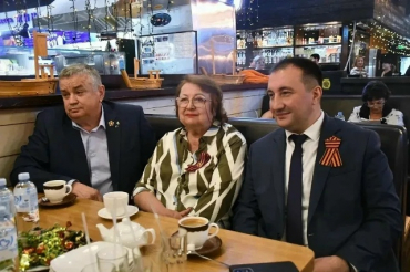 Наталия Гриднева, член  Общественной палаты г.о. Жуковский, побывала на  встрече главы города Андроника Пака с ветеранами педагогического труда.