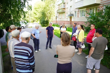 Председатель комиссии по ЖКХ Общественной палаты Кузнецова Наталья Семёновна приняла участие во встрече с жителями